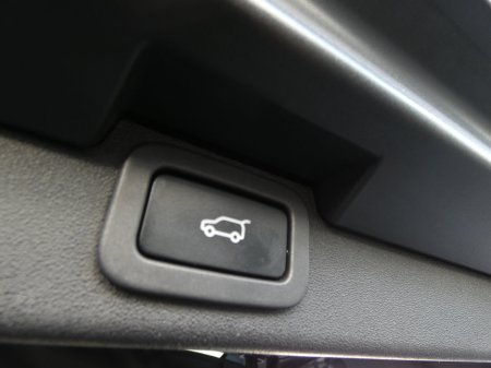 2020 Land Rover Discovery 2.0D SD4 240 PS 4WD Auto SE 7 Seat €34,950 thumbnail