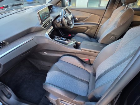 2023 Peugeot 3008 1.6 PHEV Allure Premium Plus 225 €29,750 thumbnail