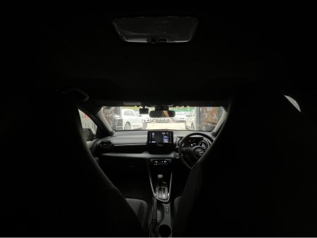 2022 Toyota Yaris - thumbnail 11