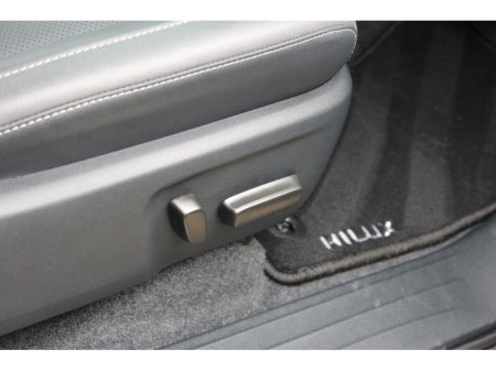 2025 Toyota Hilux - thumbnail 11