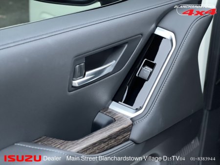 2025 Toyota Landcruiser Toyota Amazon 3.3 TwinTurbo V6 LC300 PEARL WHITE thumbnail