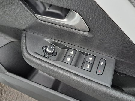 2025 Opel Astra ELEGANCE 1.2TURBO 110BHP **REVERSING CAMERA** €29,950 thumbnail