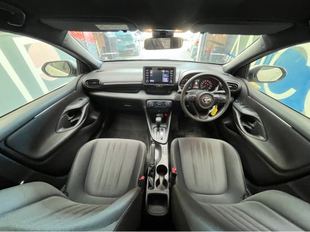 2022 Toyota Yaris - thumbnail 12