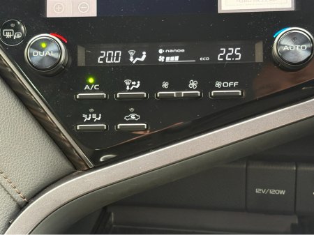 2020 Toyota Camry - thumbnail 17