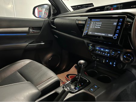 2022 Toyota Hilux INVINCIBLE X D-4D 4WD INVINCIBLE DCB €42,500 thumbnail
