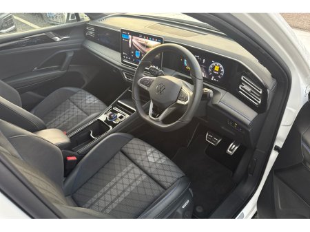 2024 Volkswagen Tiguan R-LINE TDI S-A DSG €55,300 thumbnail