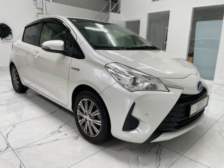 2017 Toyota Yaris - thumbnail 1