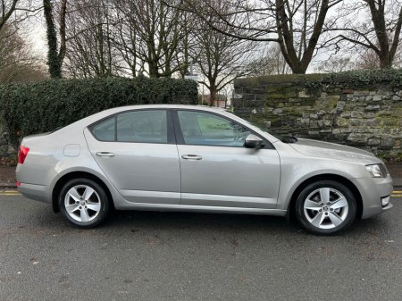 2017 Skoda Octavia AMBITION 1.6 TDI 90HP 4 4DR €10,495 thumbnail