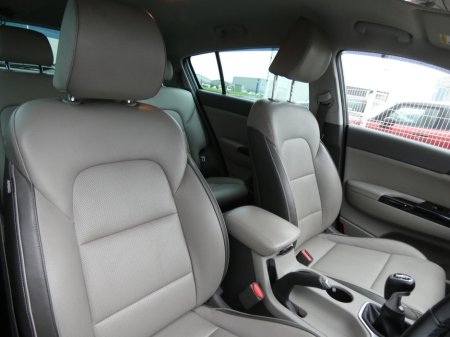 2018 Kia Sportage 1.7 PLATINUM €16,750 thumbnail