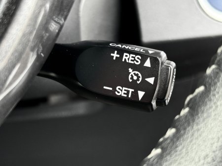 2020 Toyota Yaris - thumbnail 24