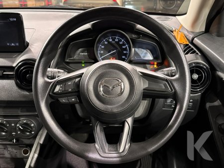 2018 Mazda Demio 1.3L SKYACTIV AUTOMATIC - MULTI FUNCTION STEERING WHEEL - HEATING / AC CONTROLS €12,950 thumbnail