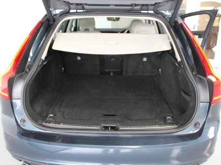 2020 Volvo V90 D4 MOM AT 5DR Auto €33,750 thumbnail