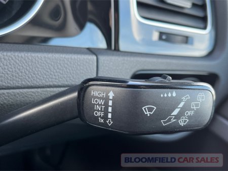 2015 Volkswagen Golf HIGHLINE , AUTO // LOW MILEAGE €13,950 thumbnail