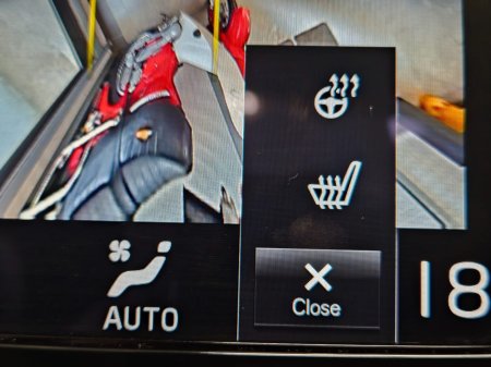 2019 Volvo XC90 B5 (235hp) AWD Momentum Pro Auto €39,950 thumbnail