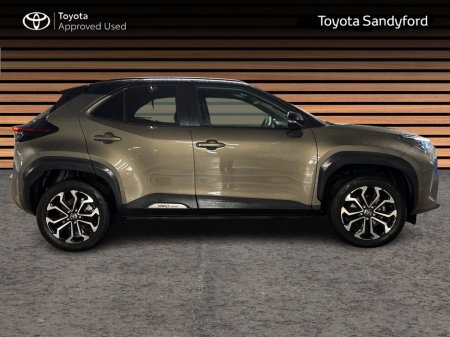 2025 Toyota Yaris Cross - thumbnail 3