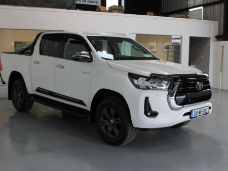 2024 Toyota Hilux 2.8 SR5 Double CAB 4DR €48,999 thumbnail