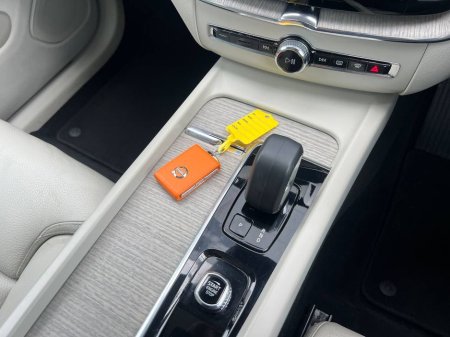 2023 Volvo XC60 - thumbnail 13