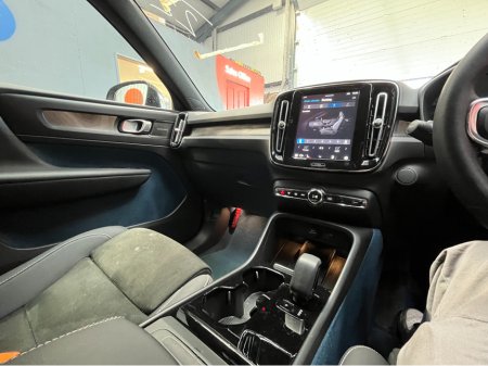 2022 Volvo XC40 - thumbnail 17