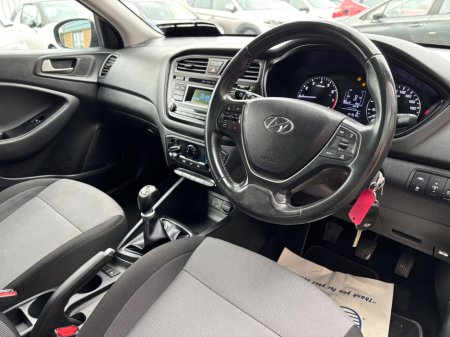 2017 Hyundai i20 1.2 Deluxe €9,750 thumbnail
