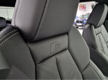 2024 Audi Q4 e-tron 45 S LINE (TECH PACK / 82KWH BATTERY) 282BHP AUTOMATIC **ONE OWNER / APPLE CARPLAY / ADAPTIVE CRUISE CONTROL / FULL LEATHER / SONOS PREMIUM SOUND / SAT NAV / REVERSE CAMERA / WIRELESS PHONE CHARGING** €43,900 thumbnail