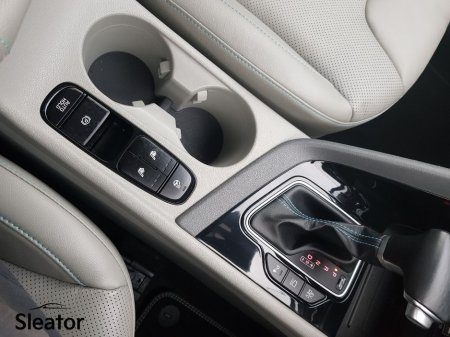 2020 Kia Niro PE Phev 5DR Auto €24,950 thumbnail