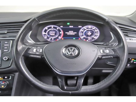 2017 Volkswagen Tiguan 2.0 TDI HIGHLINE 150HP*ALLOYS*PRIVACY GLASS* €25,890 thumbnail