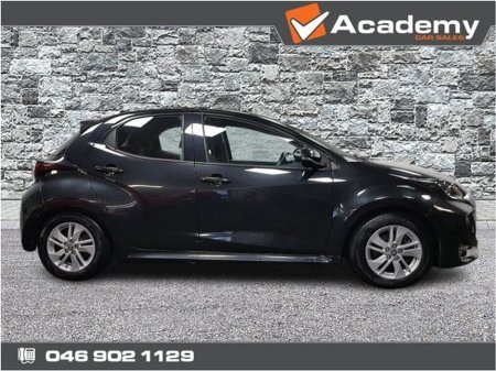 2022 Toyota Yaris Hybrid Luna 4DR Auto €19,490 thumbnail