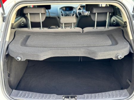 2012 Ford Focus - thumbnail 19