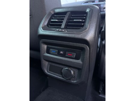 2021 Volkswagen Tiguan LIFE 2.0 TDI MANUAL 6SPEED FWD 122BHP 5 5DR €26,800 thumbnail