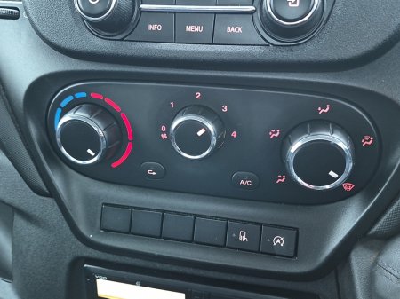 2021 Iveco Daily T35-140  Tipper with 3 seats in front and flashing beacon lights, only 39,000 miles. thumbnail