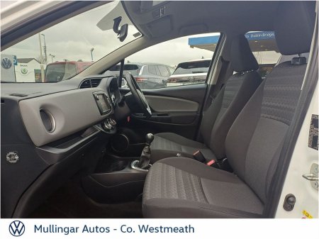 2017 Toyota Yaris - thumbnail 4