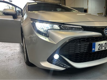 2021 Toyota Celsior HYBRID LUNA H/B AUTO 4DR €24,500 thumbnail