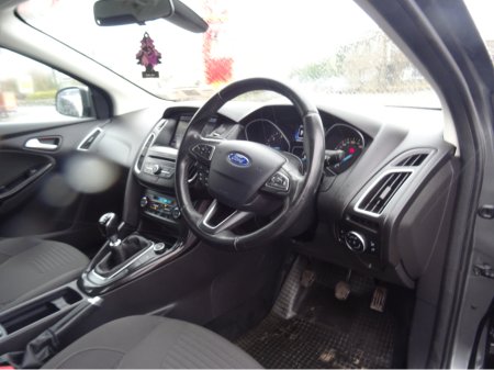 2016 Ford Focus - thumbnail 13