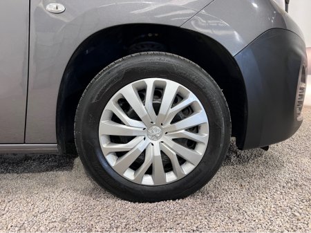 2021 Peugeot Partner PROFESSIONAL L2 B BLUEHDI €14,800