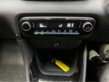 2022 Toyota Yaris - thumbnail 15