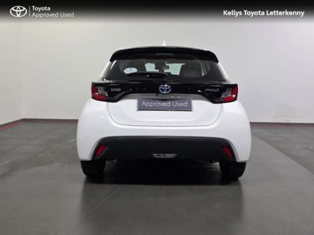 2022 Toyota Yaris YARIS HYBRID LUNA #65 €20,995 thumbnail
