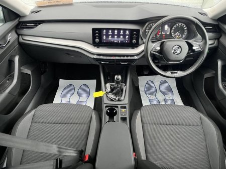 2022 Skoda Octavia AMBITION 2.0 TDI ESTATE // APPLE CARPLAY // DUAL ZONE CLIMATE CONTROL // CRUISE CONTROL €21,900 thumbnail