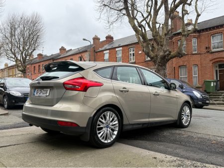 2016 Ford Focus - thumbnail 5