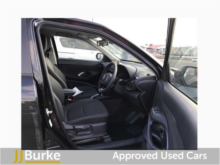 2024 Toyota Yaris - thumbnail 8