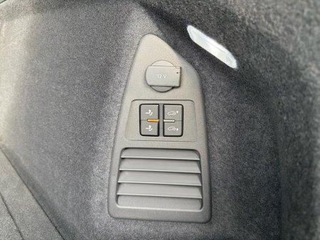 2026 Volkswagen Touareg R-Line (COMMERCIAL) thumbnail