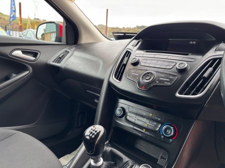 2017 Ford Focus - thumbnail 10