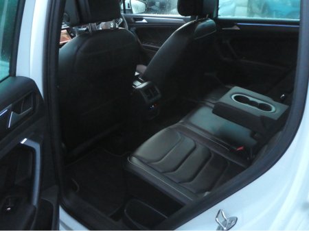 2023 Volkswagen Tiguan R-LINE 2.0 TDI MANUAL 6SPEED FWD 150HP 5DR €40,450 thumbnail