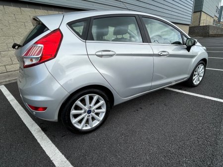 2015 Ford Fiesta - thumbnail 8