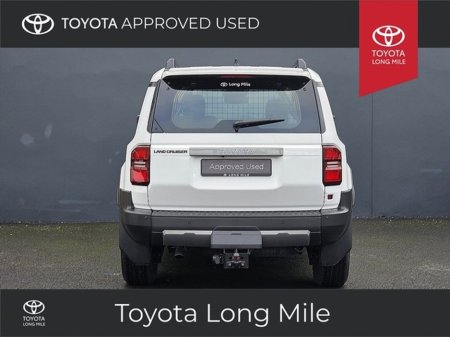2026 Toyota Landcruiser 2.8 LWB Auto with VAT Invoice €60,950 thumbnail