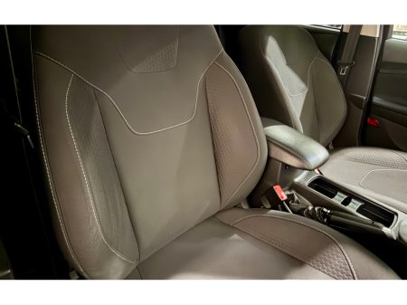 2016 Ford Focus - thumbnail 3