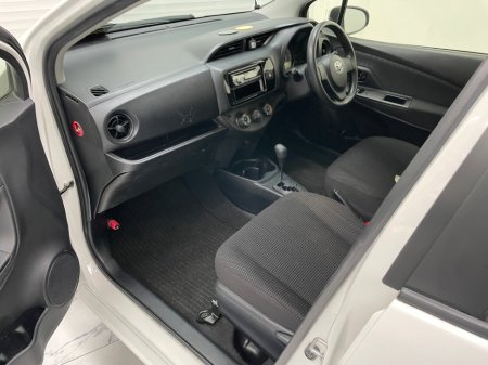 2018 Toyota Yaris - thumbnail 19