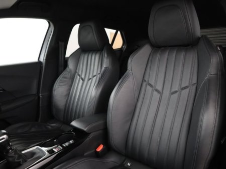 2021 Peugeot 2008 - thumbnail 18