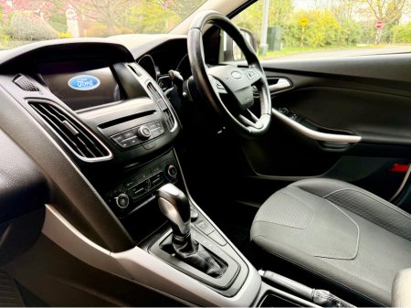 2017 Ford Focus - thumbnail 18