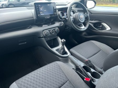 2024 Toyota Yaris YARIS 1.5 LUNA SPORT €25,950 thumbnail