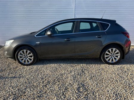 2012 Opel Astra - thumbnail 16